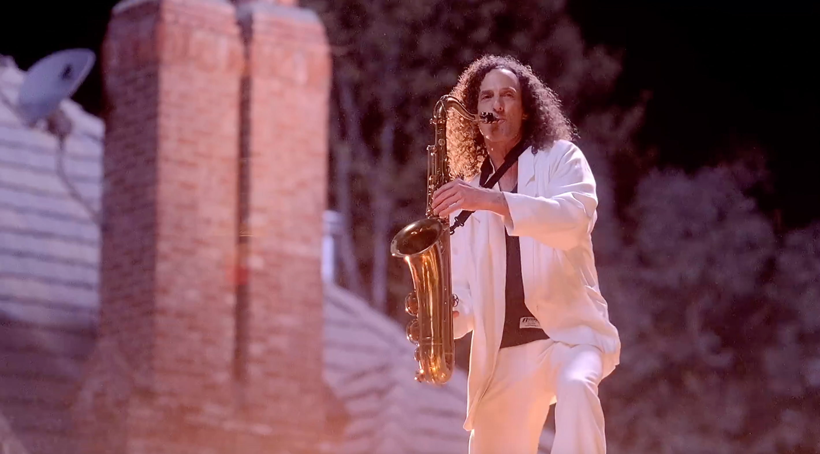 Kenny G playing Tenor Sax