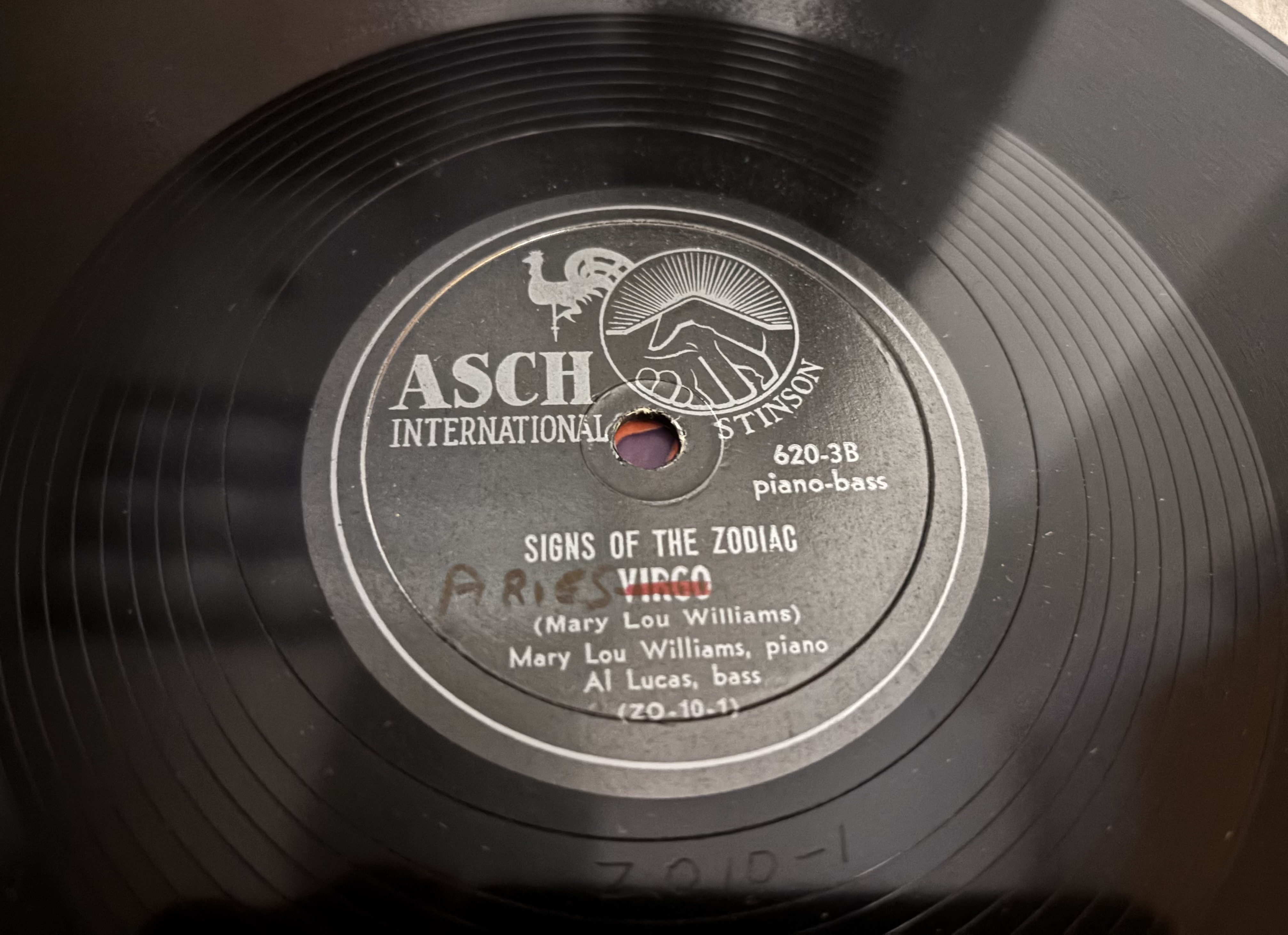 78 disc with label signs of the zodiac