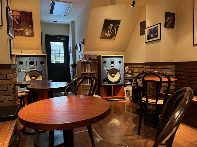 A table and large speakers at Jazz Nutty